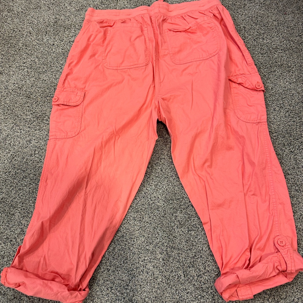 Size 18W Coral Capri Pants!!